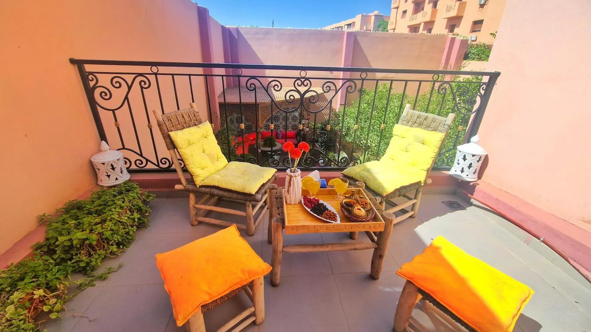 Oranger Family House City Center, Private Large House, Terasse Garden View, Free Parking Marrakesh Apartment